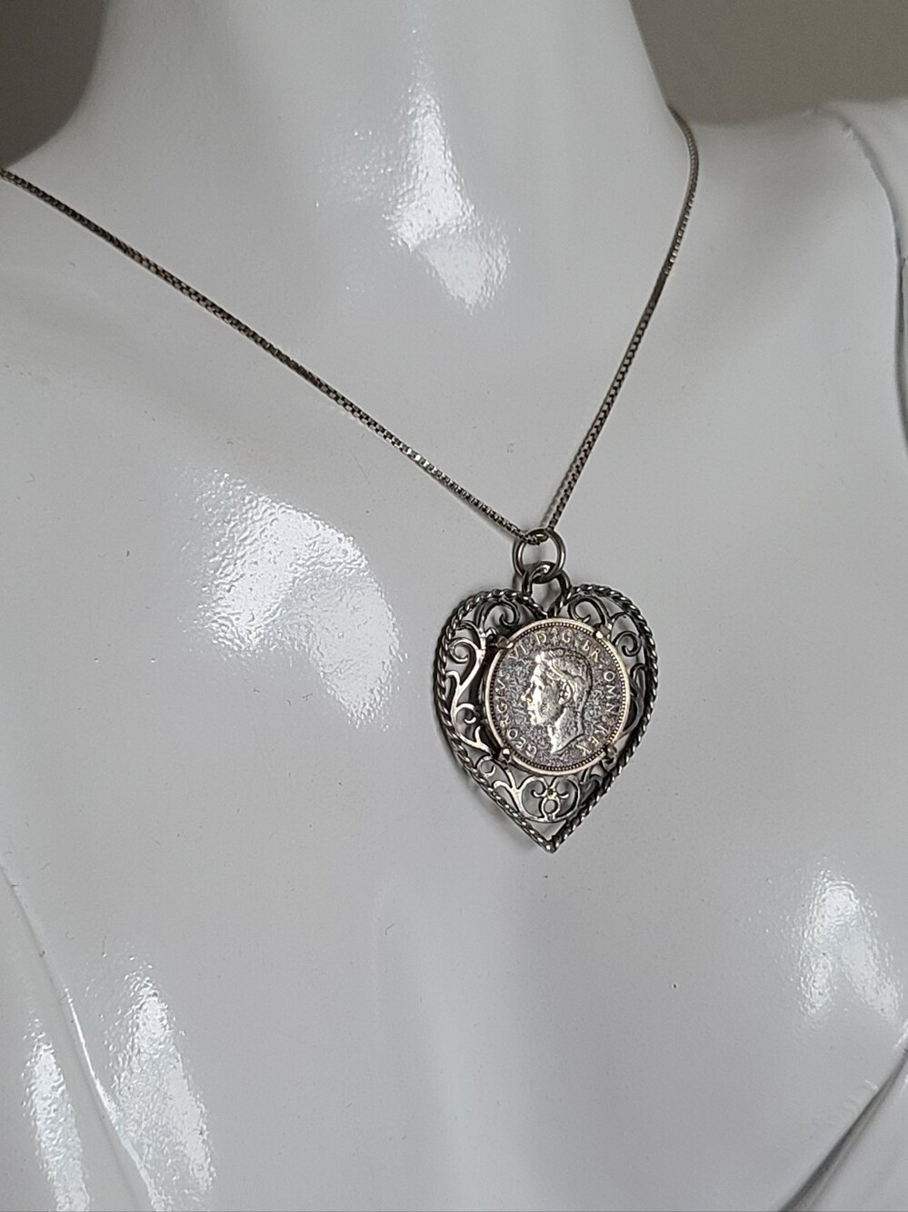 Vintage King George Coin Ornate Sterling Silver Filigree Heart Pendant Necklace - Picture 2 of 10